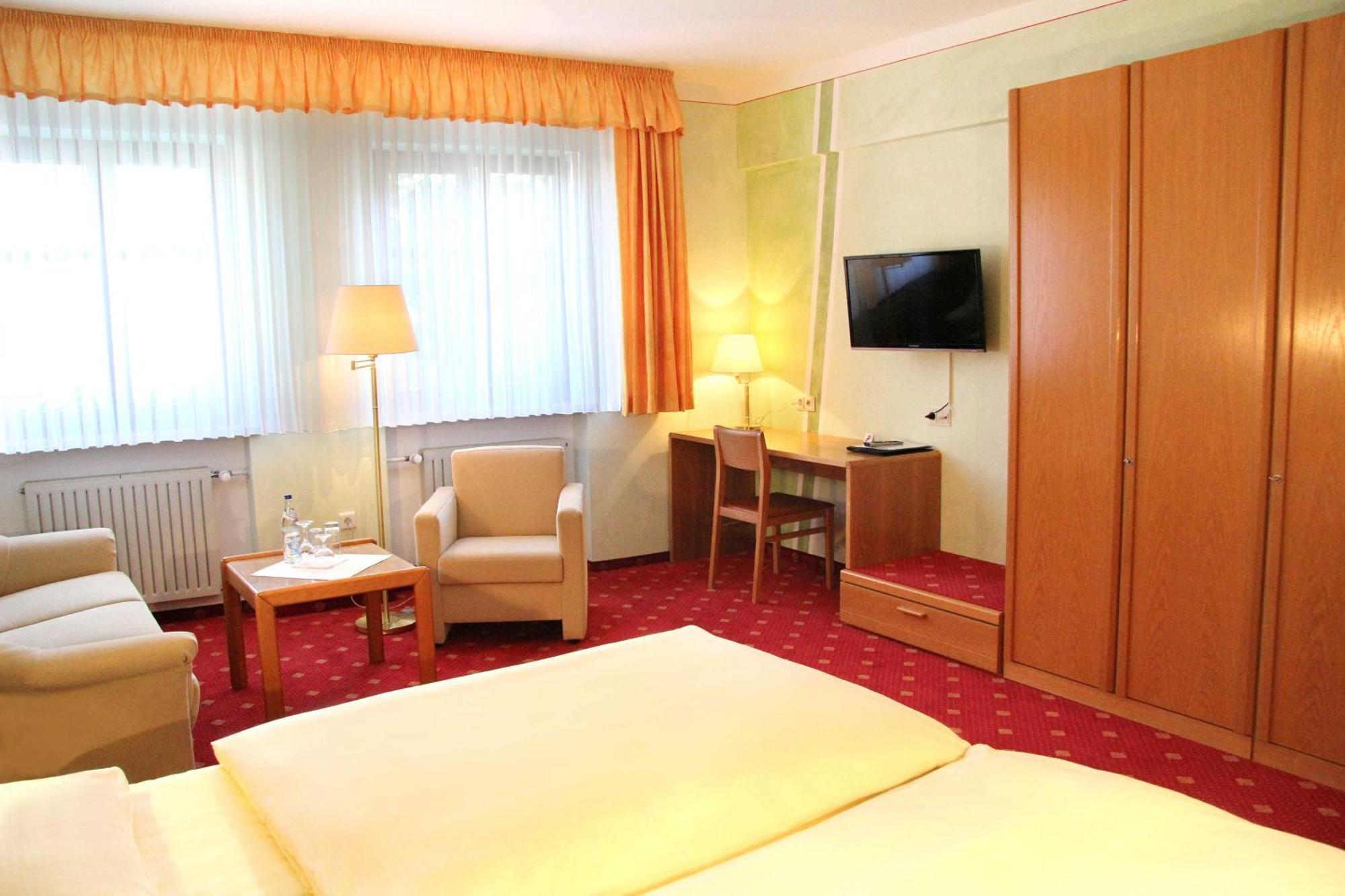 Hotel-Garni Goldener Schwan Bad Windsheim Esterno foto