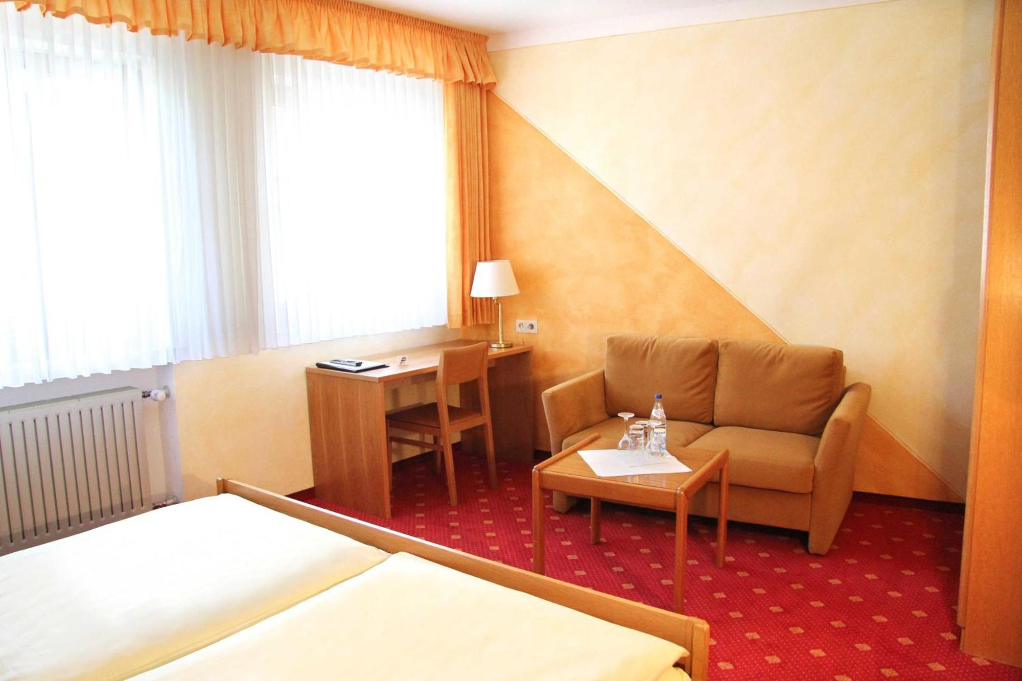 Hotel-Garni Goldener Schwan Bad Windsheim Esterno foto